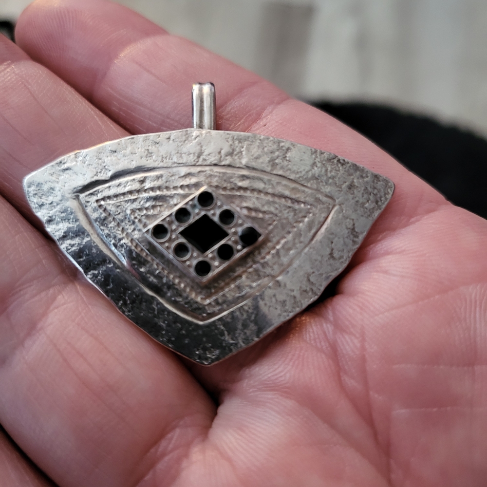 Silver tone Baer SF Geometric Pendant‎